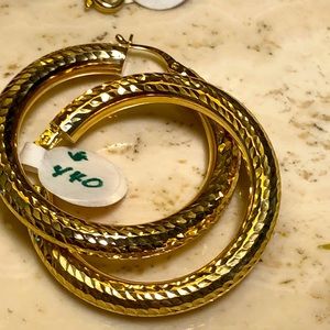 14 kt brand new earrings 1 1/2”
